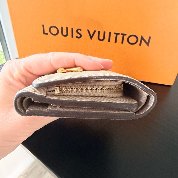 Louis Vuitton Epi PORTOFOIL TWIST LOCK COMPACT XS Compact Wallet Tan - Picture 5 of 16
